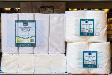 19 Eylül 2022 Beltsy, Moldova. Resimli editör kullanımı için. Kağıt peçete ve havlu..