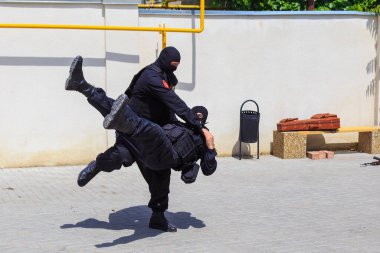 25 Mayıs 2022 Balti Moldova. Resimli editör geçmişi. SWAT güvenlik tatbikatlarında yeteneklerini sergiliyor