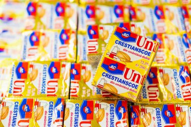 20 Ocak 2023 Beltsy, Moldova. Resimli editör kullanımı için. Geleneksel paketlemede tereyağı.