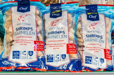 1 Eylül 2022 Beltsy, Moldova. Resimli editör kullanımı için. Donmuş karides.