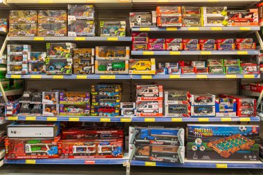 13 Aralık 2022 Beltsy, Moldova. Resimli editör kullanımı için. araba modelleri çocuk oyuncakları