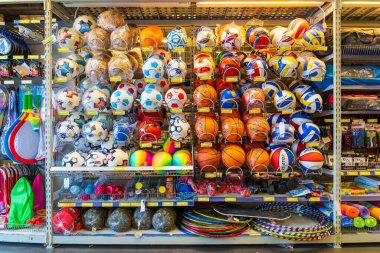 13 Aralık 2022 Beltsy, Moldova. Resimli editör kullanımı için. Toplar ve spor malzemeleri.