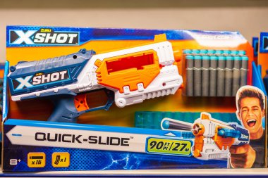 13 Aralık 2022 Beltsy, Moldova. Resimli editör kullanımı için. Çocuklar için tabanca oyuncakları