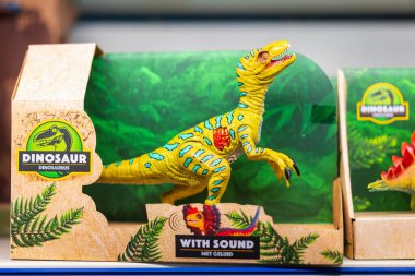 13 Aralık 2022 Beltsy, Moldova. Resimli editör kullanımı için. Dinozorlar çocuk oyuncakları