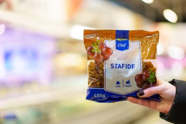 6 Nisan 2023 Beltsy, Moldova. Resimli editör kullanımı için. Kahverengi üzümler.