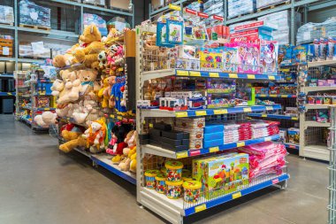 13 Aralık 2022 Beltsy, Moldova. Resimli editör kullanımı için. Çocuk oyuncakları bölümü.