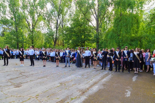 Травня 2022 Року Балті Молдова Школярі Лінії Присвяченій Останньому Дзвону — стокове фото