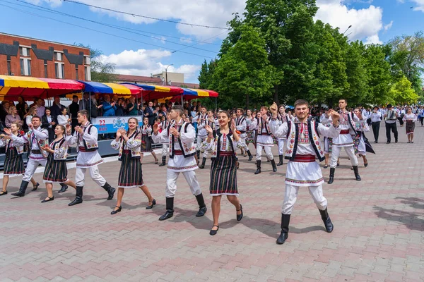 Μαΐου 2022 Beltsy Μολδαβία Άνθρωποι Αυθεντικά Λαϊκά Κοστούμια Χορεύουν Στους — Φωτογραφία Αρχείου