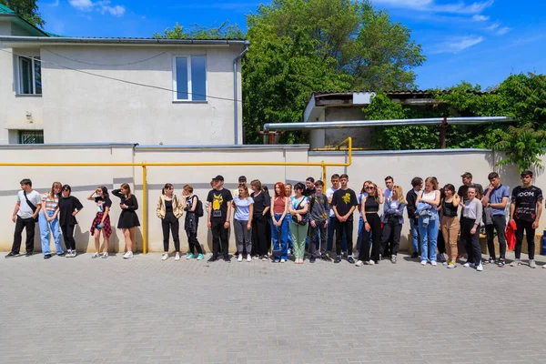 2022年5月25日 バルティ モルドバ 編集者としての経歴 警察と学校の子供たちが共同警備演習で — ストック写真