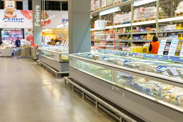 Отдел Замороженных Продуктов Супермаркете Избирательный Фокус Февраля 2023 Года Бельцы — стоковое фото