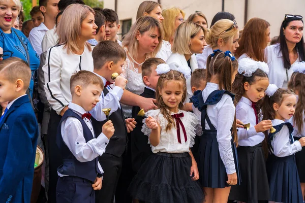 Setembro 2022 Balti Moldova Escolares Linha Dedicada Primeiro Sino Editorial — Fotografia de Stock
