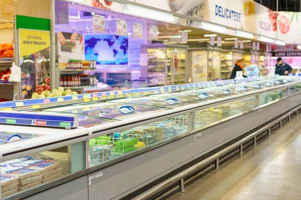 Tiefkühlkost Abteilung Einem Supermarkt Selektiver Schwerpunkt Februar 2023 Beltsy Moldawien — Stockfoto