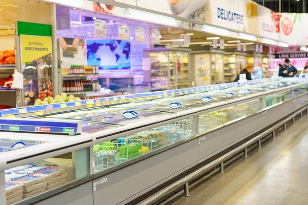 Departamento Alimentos Congelados Supermercado Enfoque Selectivo Febrero 2023 Beltsy Moldova — Foto de Stock