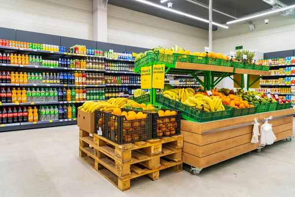 Avdelning Med Färsk Frukt Och Grönsaker Mataffär April 2023 Beltsy — Stockfoto