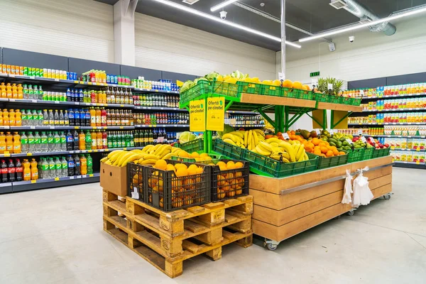 Отдел Свежими Фруктами Овощами Супермаркете Апреля 2023 Года Бельцы Молдова — стоковое фото