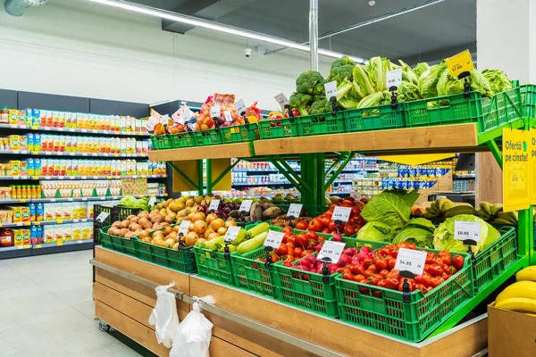 Departamento Com Frutas Legumes Frescos Supermercado Mercearia Abril 2023 Beltsy — Fotografia de Stock