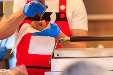 Sosisli sandviç. Fast food kamyonu. Seçici odak ve kopyalama alanı olan arkaplan