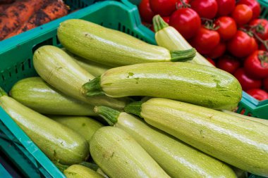 Kabak çorbası. Marketteki sağlıklı yiyecekler. Diyet ve düzgün beslenme. Seçici odak ve kopyalama alanı olan arkaplan