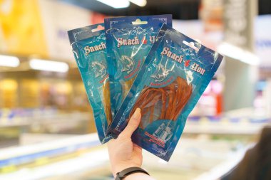 8 Haziran 2023 Beltsy, Moldova. Resimli editör kullanımı için. Kurutulmuş balık. Bira atıştırmalıkları..