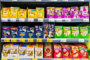 13 Nisan 2023 Beltsy, Moldova. Resimli editör kullanımı için. Hayvanlar için yemek