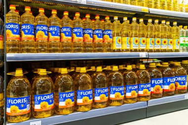 13 Nisan 2023 Beltsy, Moldova. Resimli editör kullanımı için. Ayçiçeği yağı