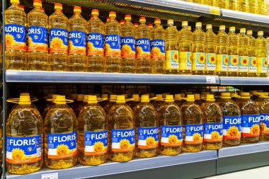 13 Nisan 2023 Beltsy, Moldova. Resimli editör kullanımı için. Ayçiçeği yağı