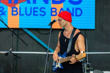 19 Mayıs 2023 Beltsy, Moldova. Resimli editör kullanımı için. Amerikalı müzisyenler Amerika Günü 'nde halk konseri veriyor.