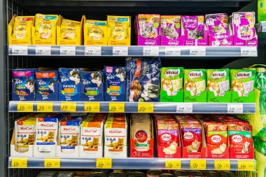 13 Nisan 2023 Beltsy, Moldova. Resimli editör kullanımı için. Hayvanlar için yemek