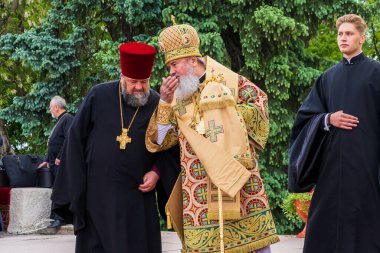 22 Mayıs 2022 Beltsy, Moldova. Resimli editör kullanımı için. Şehir Günü 'ne adanmış törende papazlar.