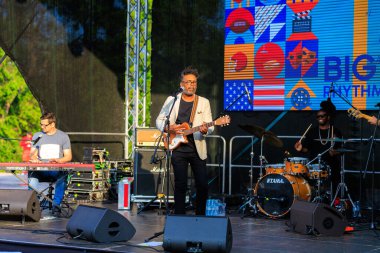 19 Mayıs 2023 Beltsy, Moldova. Resimli editör kullanımı için. Amerikalı müzisyenler Amerika Günü 'nde halk konseri veriyor.