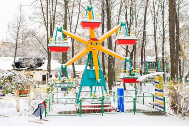 21 Kasım 2022 Beltsy, Moldova. Resimli editör kullanımı için. Şehirde kar yağarken.