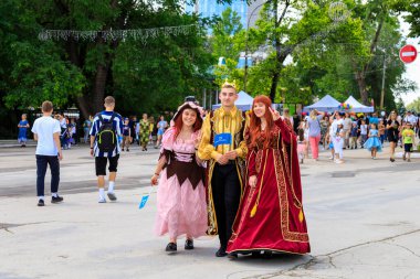 1 Haziran 2022 Beltsy, Moldova. Resimli editör kullanımı için. Antik tarih kostümlü insanlar.