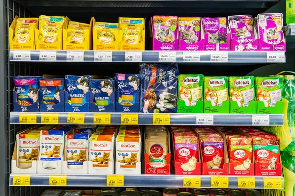 13 Nisan 2023 Beltsy, Moldova. Resimli editör kullanımı için. Hayvanlar için yemek