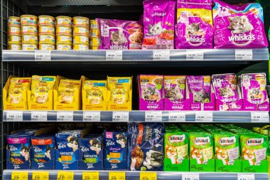 13 Nisan 2023 Beltsy, Moldova. Resimli editör kullanımı için. Hayvanlar için yemek