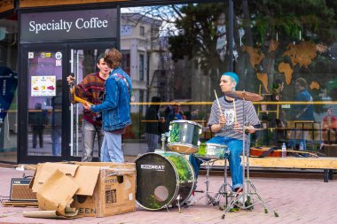 26 Mart 2023 Beltsy, Moldova. Resimli editör kullanımı için. Sokak müzisyeni