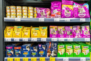 13 Nisan 2023 Beltsy, Moldova. Resimli editör kullanımı için. Hayvanlar için yemek