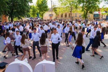 30 Mayıs 2023 Beltsy, Moldova. Resimli editör kullanımı için. Okul balosu.