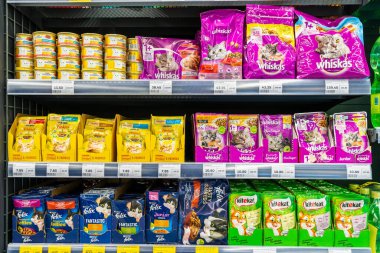 13 Nisan 2023 Beltsy, Moldova. Resimli editör kullanımı için. Hayvanlar için yemek