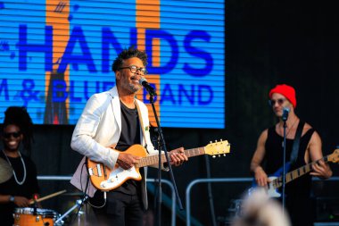 19 Mayıs 2023 Beltsy, Moldova. Resimli editör kullanımı için. Amerikalı müzisyenler Amerika Günü 'nde halk konseri veriyor.