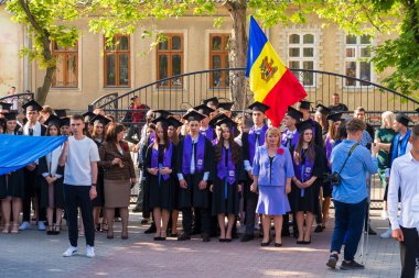 30 Mayıs 2023 Beltsy, Moldova. Resimli editör kullanımı için. Okuldaki sırayla mezun olanlar.