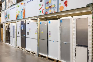 11 Ekim 2023 Beltsy, Moldova. Resimli editör kullanımı için. Mutfak için buzdolabı..