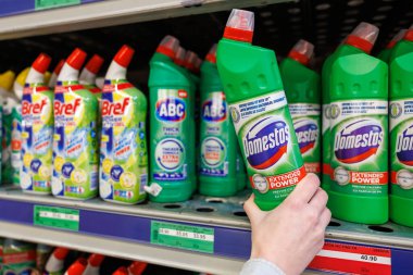 11 Ekim 2023 Beltsy, Moldova. Resimli editör kullanımı için. Domestos temizlik ürünü