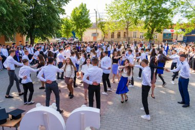 30 Mayıs 2023 Beltsy, Moldova. Resimli editör kullanımı için. Okul balosu.