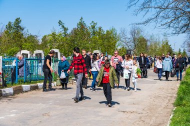23 Nisan 2023 Beltsy, Moldova. Resimli editör kullanımı için. Mezarlıkta Anma Günleri