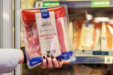 11 Ekim 2023 Beltsy, Moldova. Resimli editör kullanımı için. Prosciutto kabuğu.