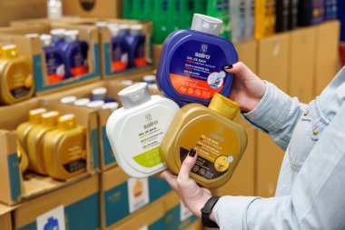 11 Ekim 2023 Beltsy, Moldova. Resimli editör kullanımı için. Duş jelleri