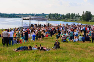 12 Haziran 2022 Duruitoara Moldova. Resimli editör kullanımı için. Halk halk müziği festivalini açıyor