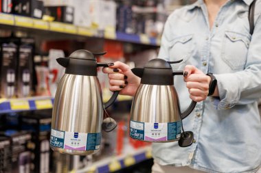 11 Ekim 2023 Beltsy, Moldova. Resimli editör kullanımı için. Paslanmaz çelikten yapılmış elektrikli süpürge..