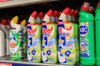 11 Ekim 2023 Beltsy, Moldova. Resimli editör kullanımı için. Tuvalet ördeği birası.