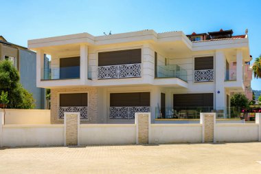 6 Ağustos 2023 Marmaris Turkey. Resimli editör kullanımı için. Modern Türk kent mimarisi